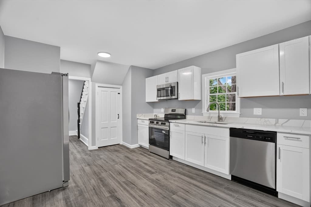 Single Family Residence at 3 Birch Ave, Plymouth MA 02360, Plymouth, photo 4 of 24
