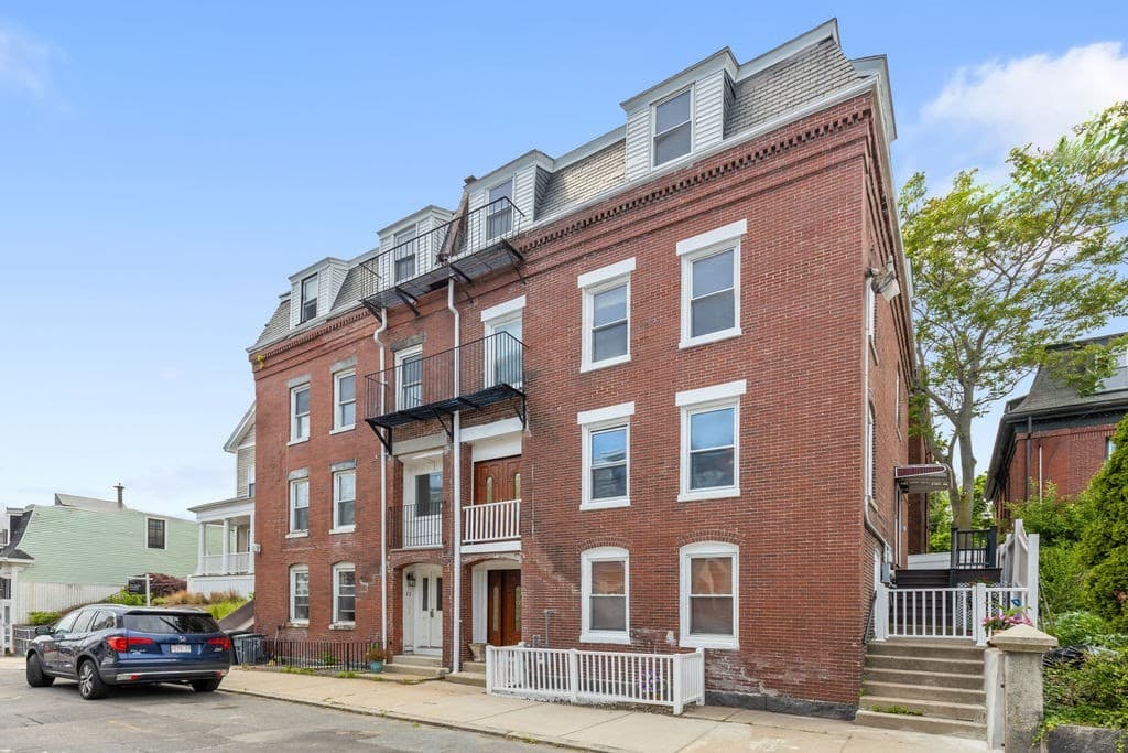 21 Parker St, Boston MA 02129