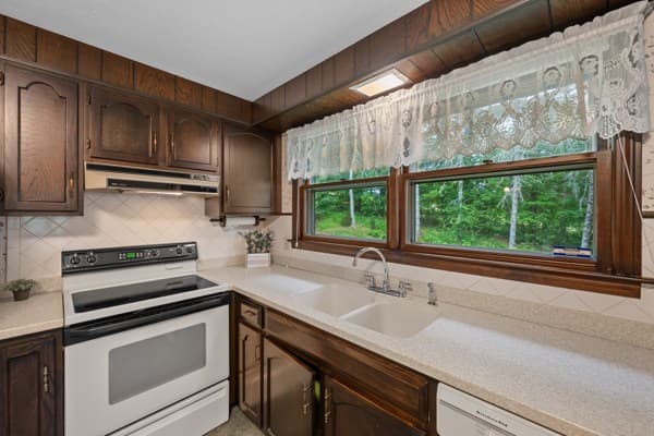 Single Family Residence at 15 Hastings Rd, Spencer MA 01562, Spencer, photo 12 of 39