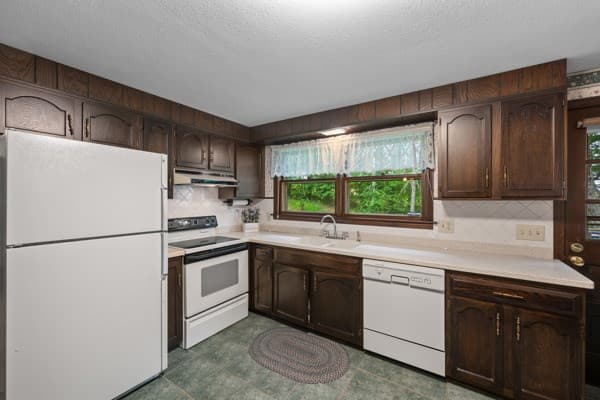 Single Family Residence at 15 Hastings Rd, Spencer MA 01562, Spencer, photo 8 of 39