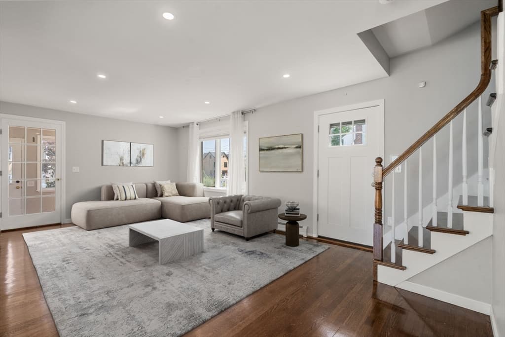 38 Overlook Rd, Waltham MA 02451