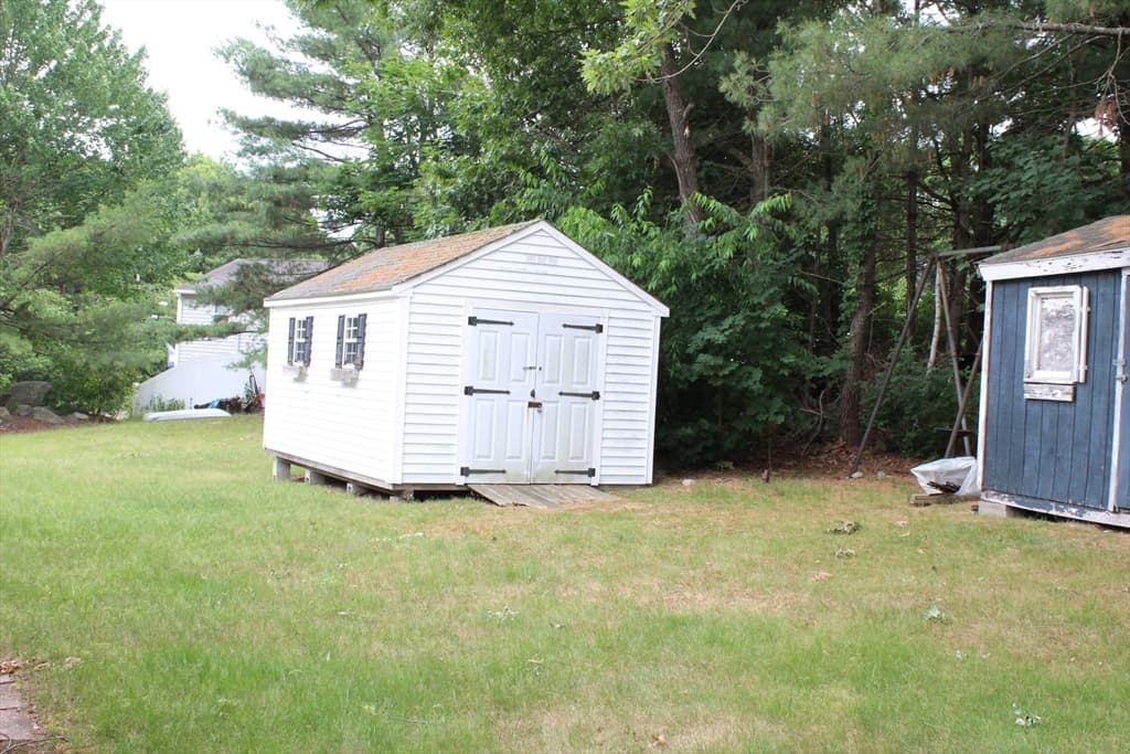 Single Family Residence at 46 Phillip Dr, Bellingham MA 02019, photo 2 of 9