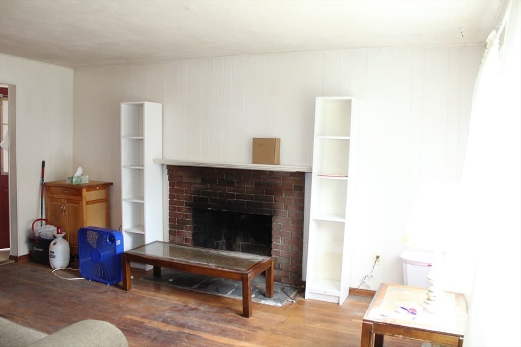 Single Family Residence at 46 Phillip Dr, Bellingham MA 02019, photo 6 of 9