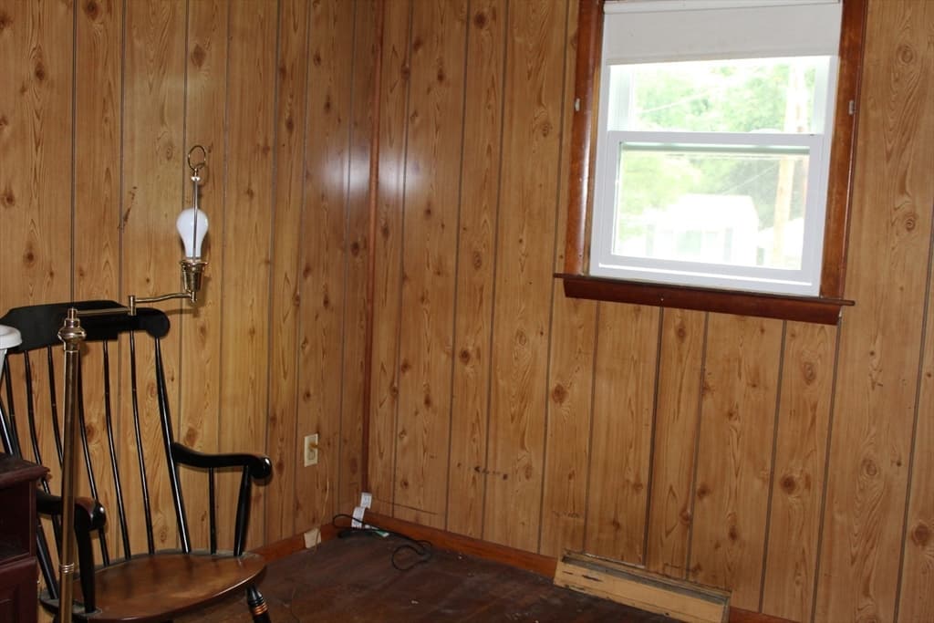 Single Family Residence at 46 Phillip Dr, Bellingham MA 02019, photo 7 of 9