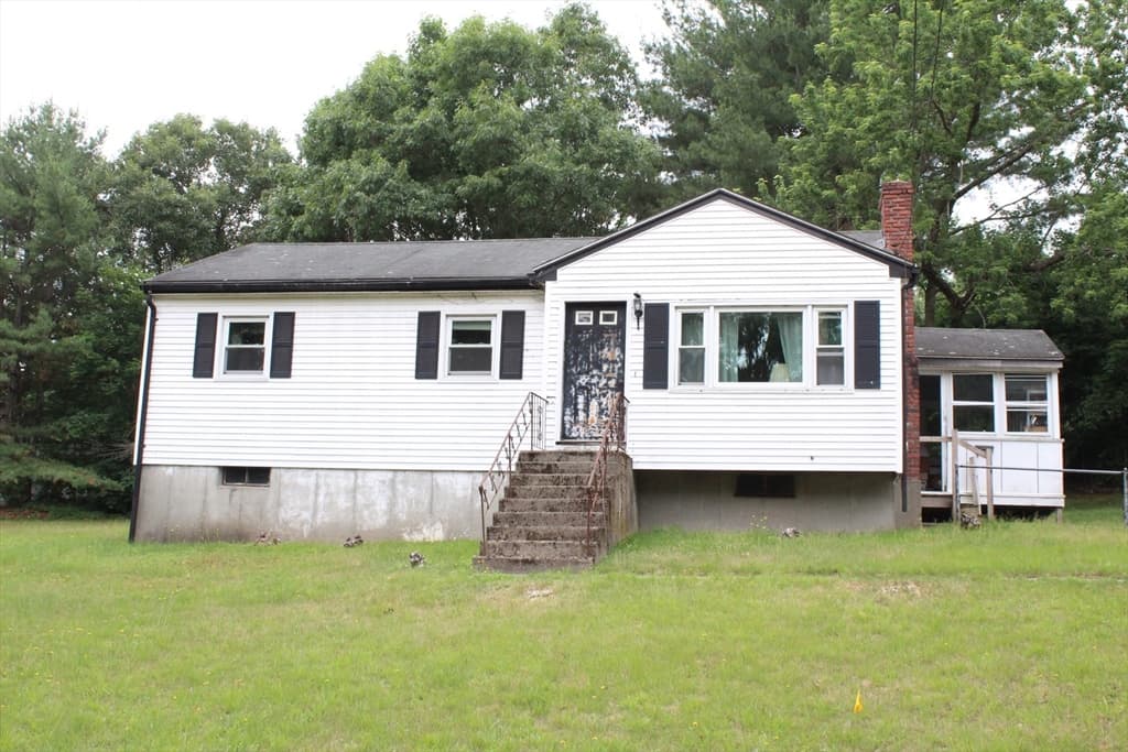 46 Phillip Dr, Bellingham MA 02019