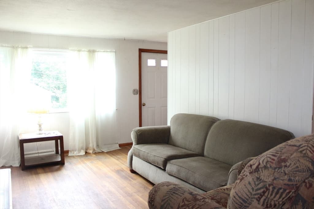 Single Family Residence at 46 Phillip Dr, Bellingham MA 02019, photo 5 of 9