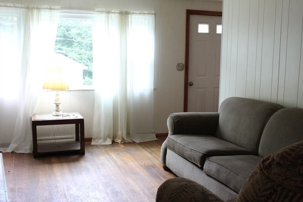 Single Family Residence at 46 Phillip Dr, Bellingham MA 02019, photo 4 of 9
