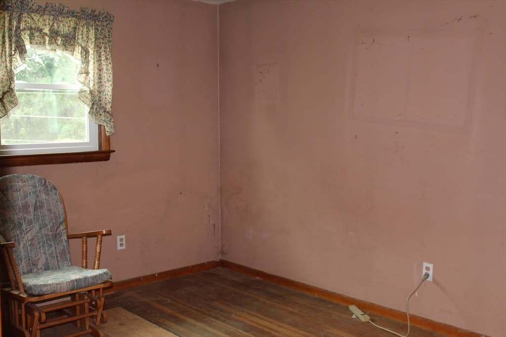 Single Family Residence at 46 Phillip Dr, Bellingham MA 02019, photo 8 of 9
