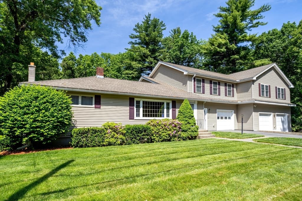 29 Morningside St, Leominster MA 01453