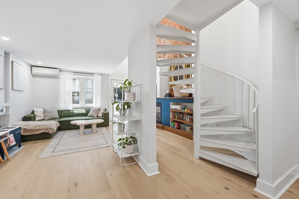 15 Cazenove St # 1, Boston MA 02116