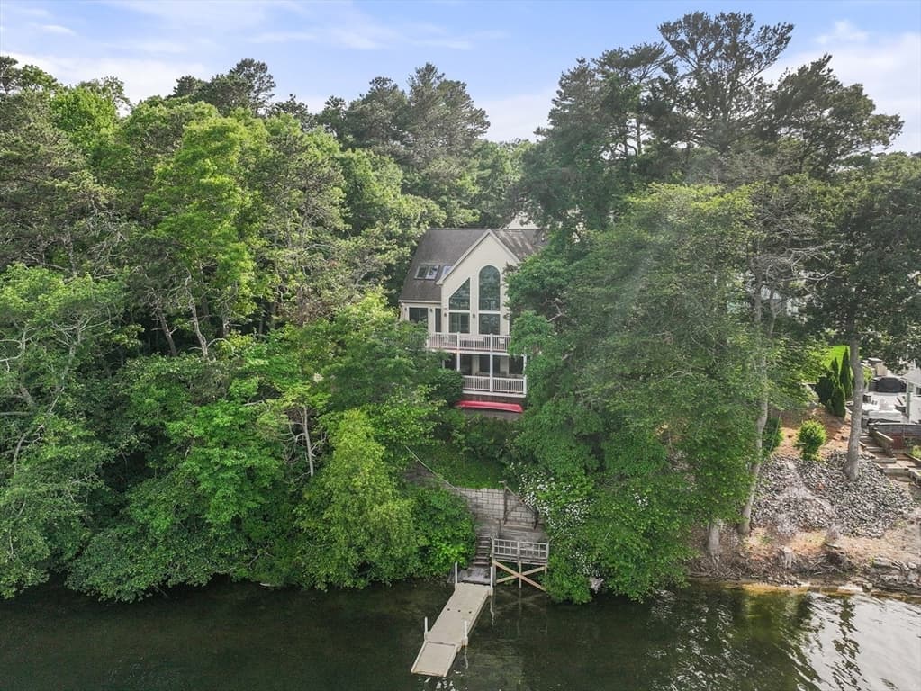 10 Shore Rd, Plymouth MA 02360