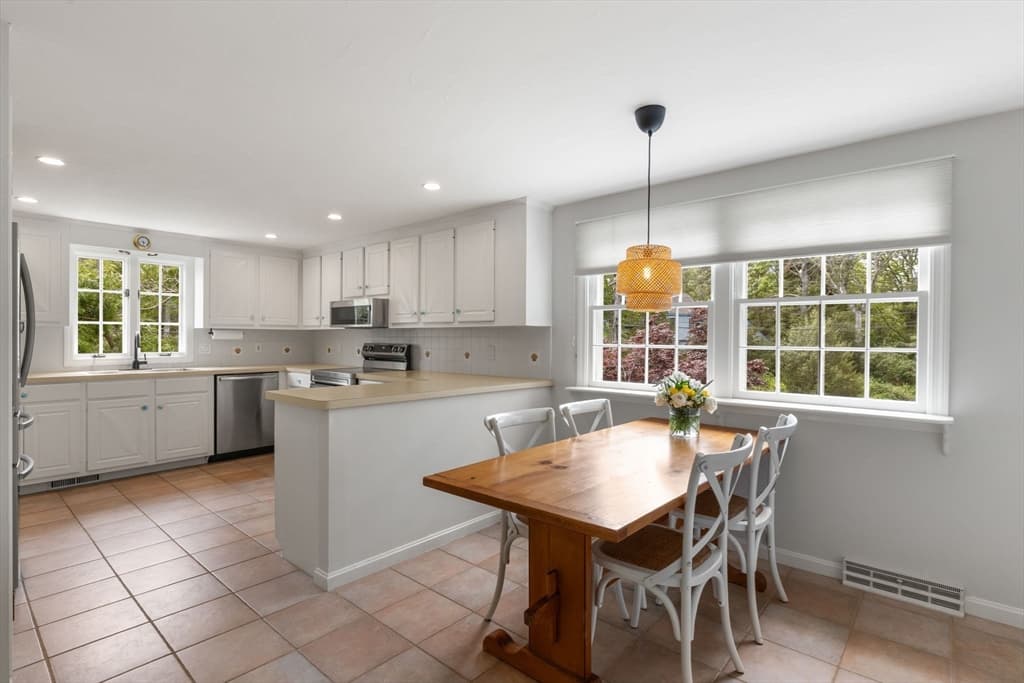 Single Family Residence at 240 Riverview Drive, Chatham MA 02633, Chatham, photo 7 of 26