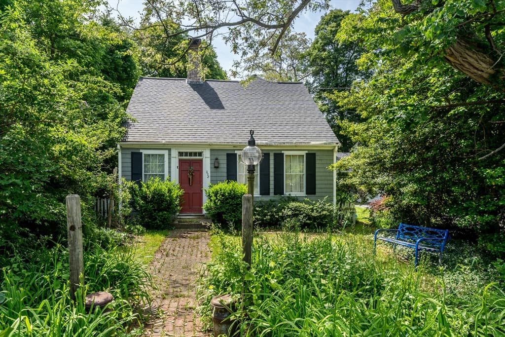 228 Phinneys Ln, Barnstable MA 02632