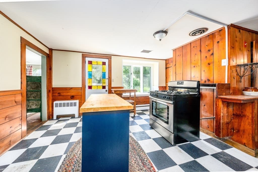 Single Family Residence at 228 Phinneys Ln, Barnstable MA 02632, photo 4 of 33