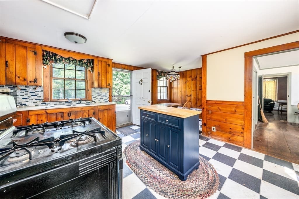 Single Family Residence at 228 Phinneys Ln, Barnstable MA 02632, photo 8 of 33