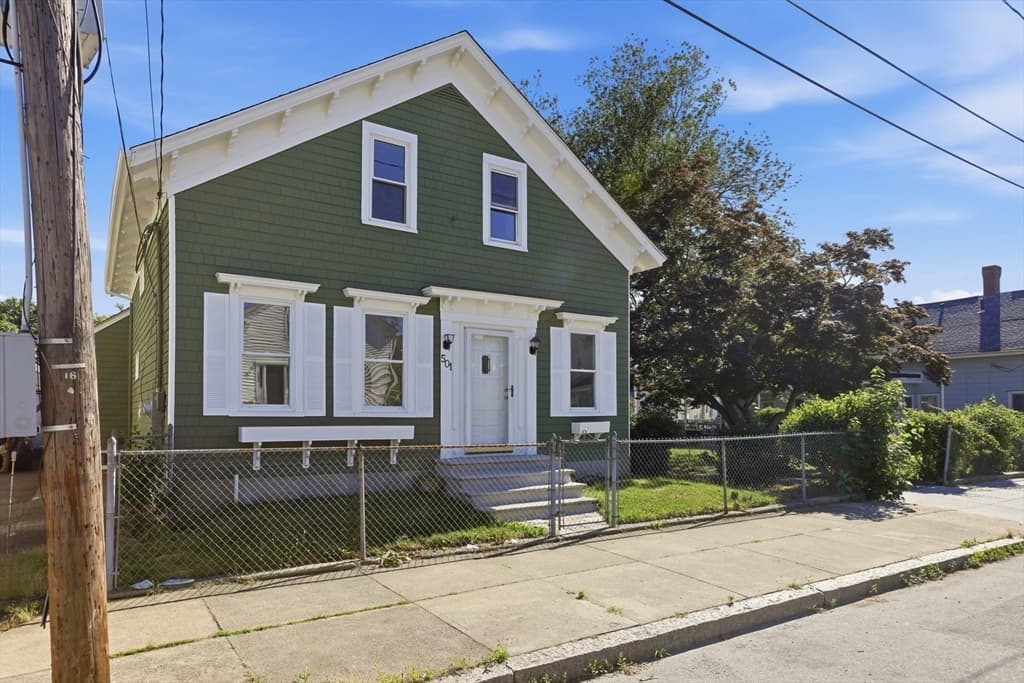 501 Pine St, Fall River MA 02720 photo 2