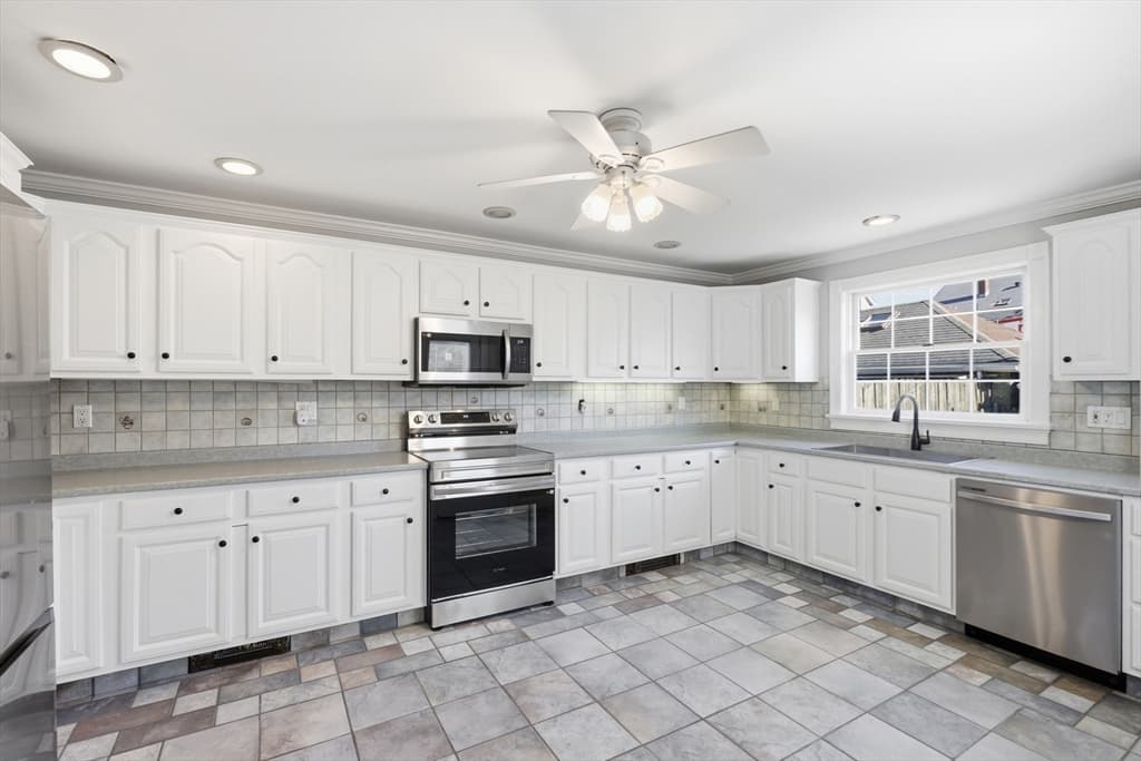 501 Pine St, Fall River MA 02720 photo 6