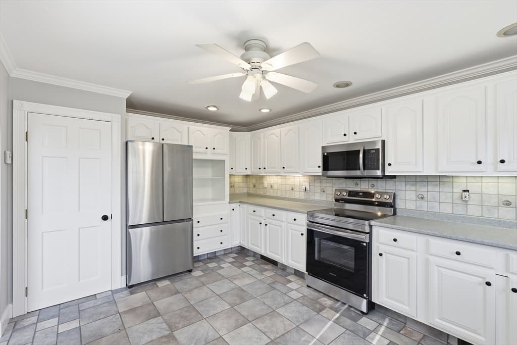 501 Pine St, Fall River MA 02720 photo 5