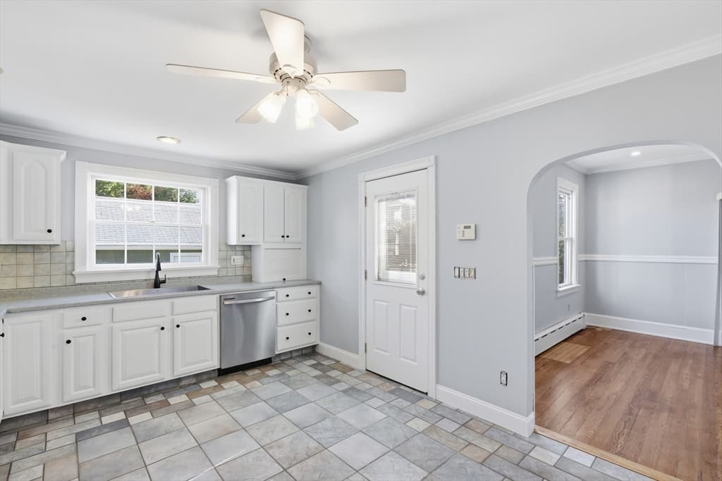 501 Pine St, Fall River MA 02720 photo 9