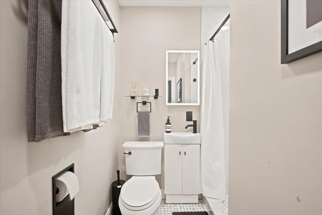 Condominium at 48 Chelsea St # 1, Boston MA 02128, Boston, photo 13 of 28