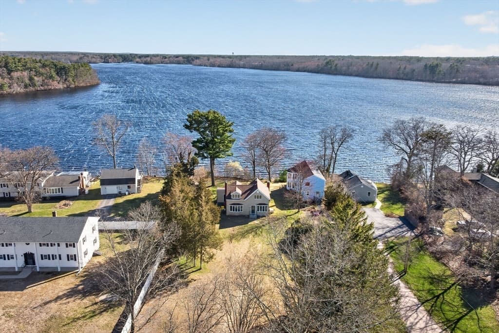 436 Reservoir St, Norton MA 02766