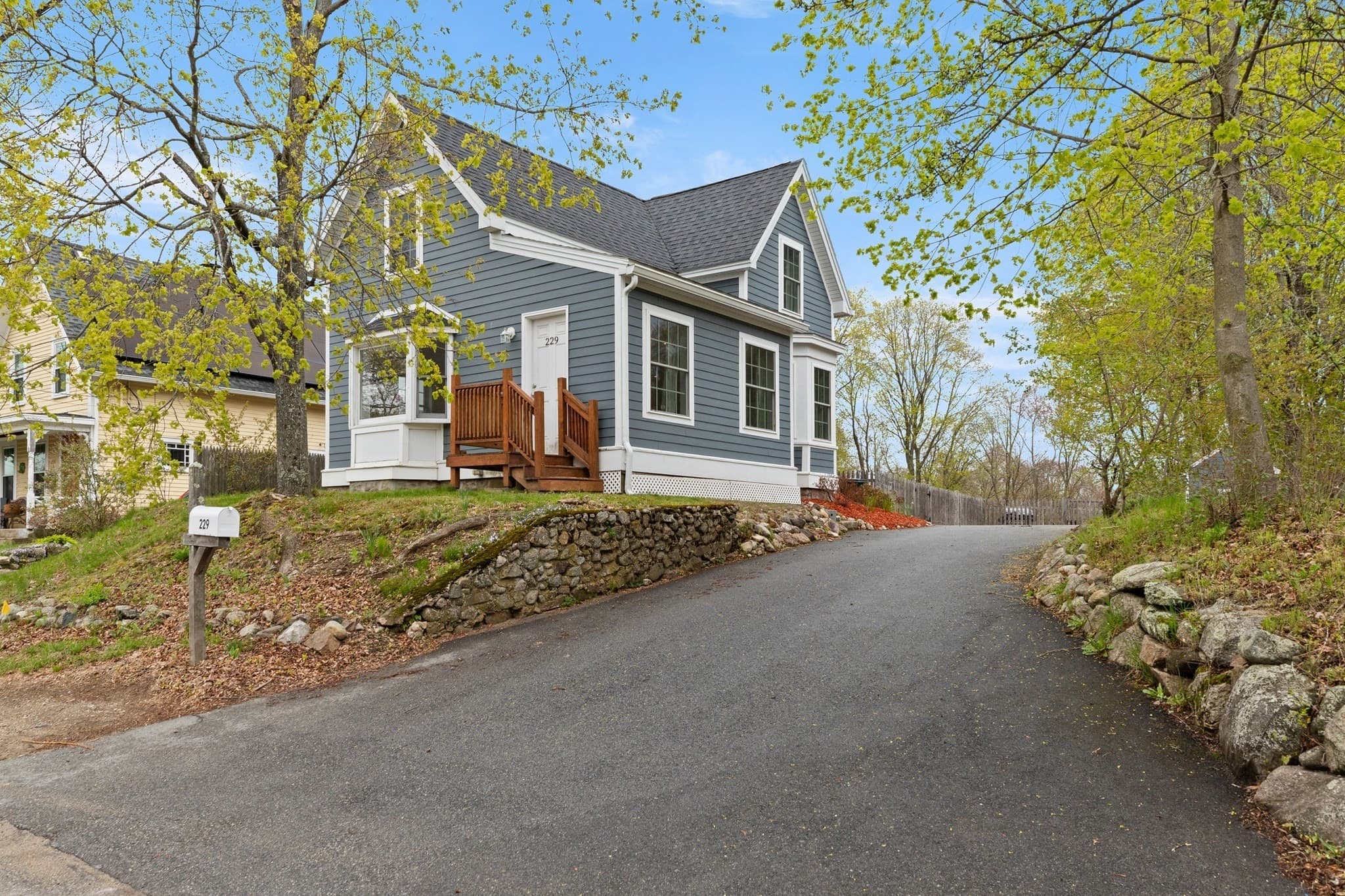 Single Family Residence at 229 Highland St, Hamilton MA 01982, Hamilton, photo 2 of 39