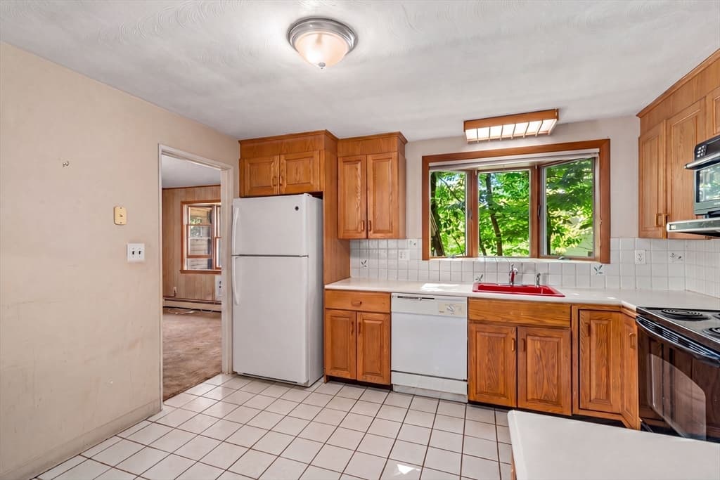 Single Family Residence at 11 Ruth Dr, Framingham MA 01701, Framingham, photo 35 of 37