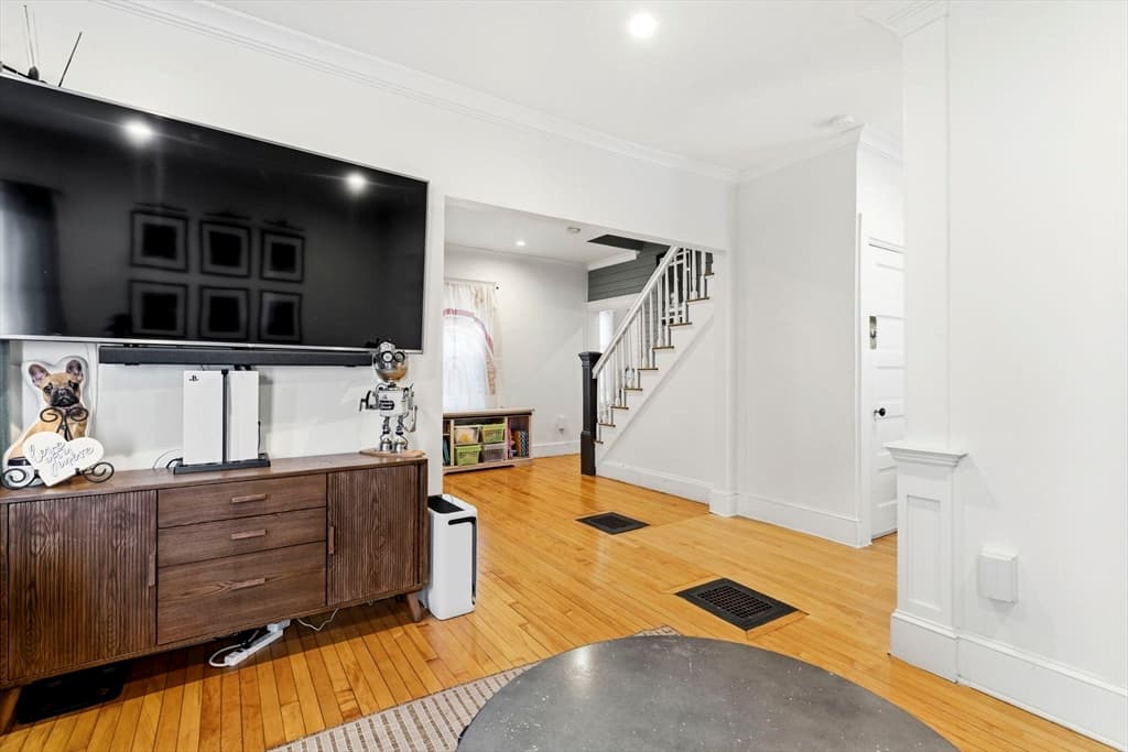 Single Family Residence at 9 Westmore Rd, Boston MA 02126, Boston, photo 5 of 33