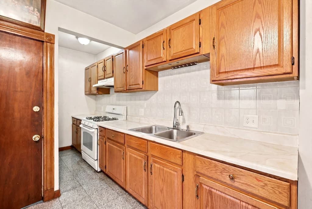 3 Family at 5 Rowell St, Boston MA 02125, Boston, photo 6 of 40