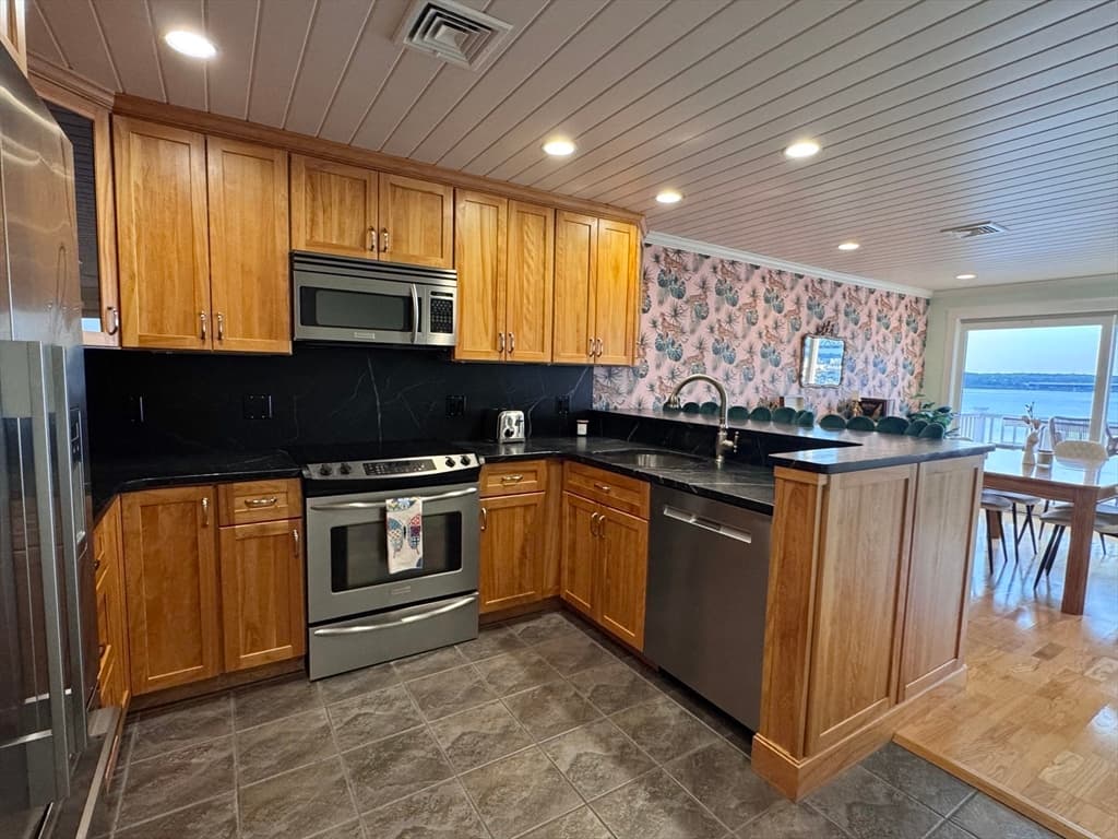 700 Shore Dr # 306, Fall River MA 02721 photo 8