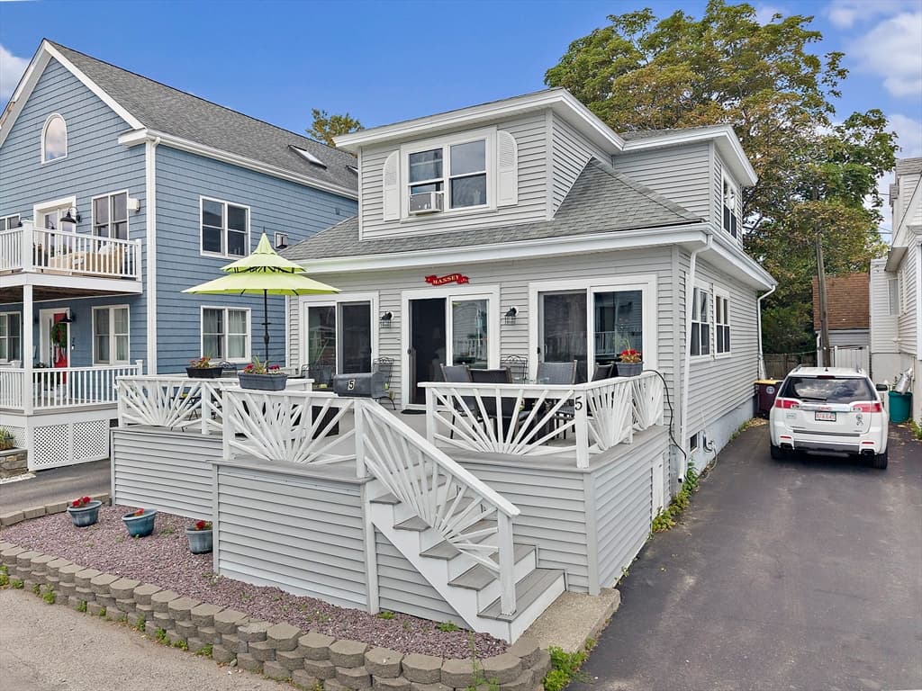 Single Family Residence at 5 Caldwell St, Weymouth MA 02191, photo 3 of 34