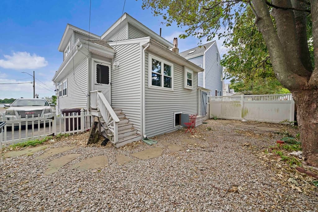 Single Family Residence at 5 Caldwell St, Weymouth MA 02191, photo 20 of 34
