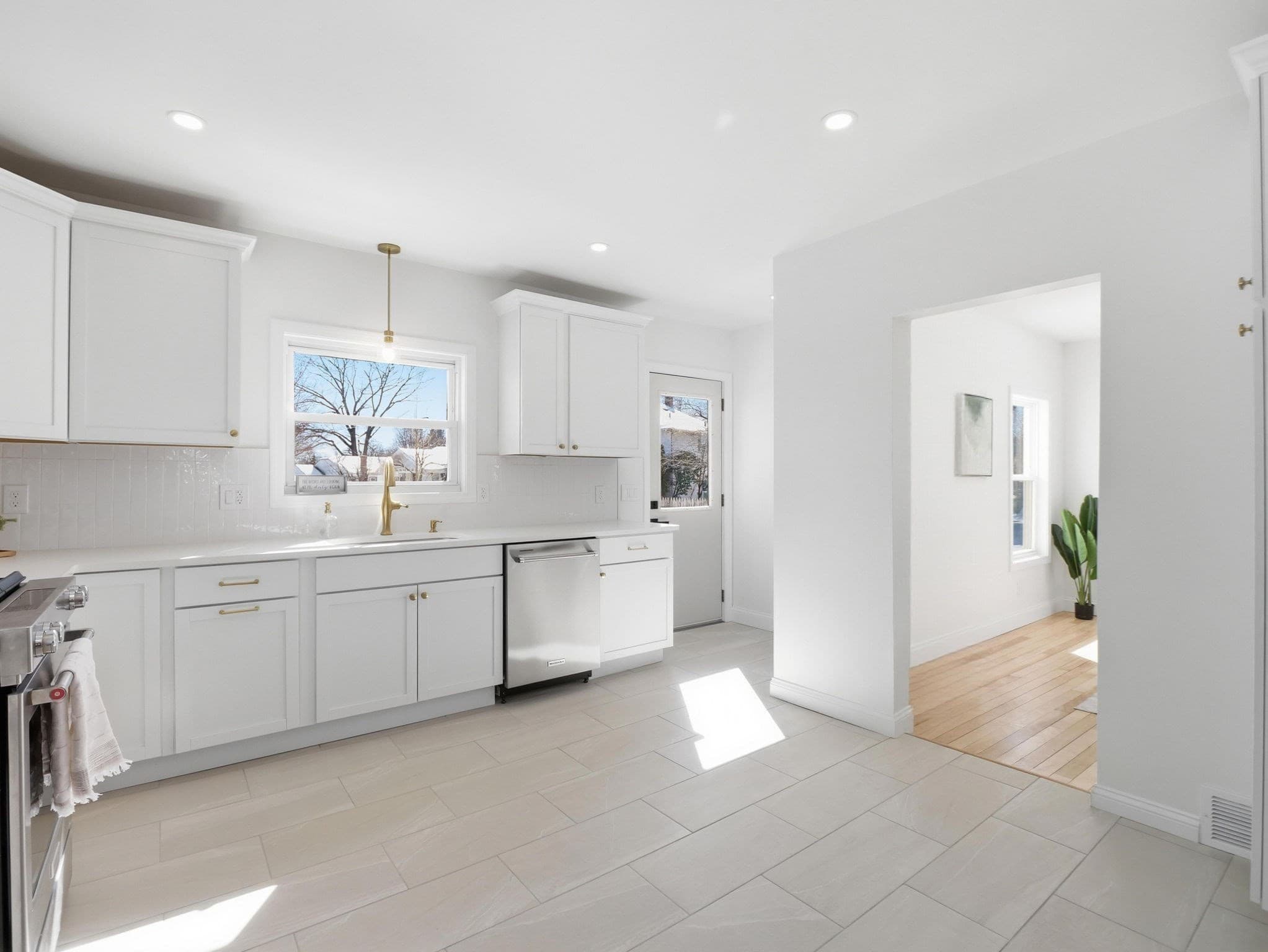 Single Family Residence at 47 Hale St, Leominster MA 01453, photo 13 of 34