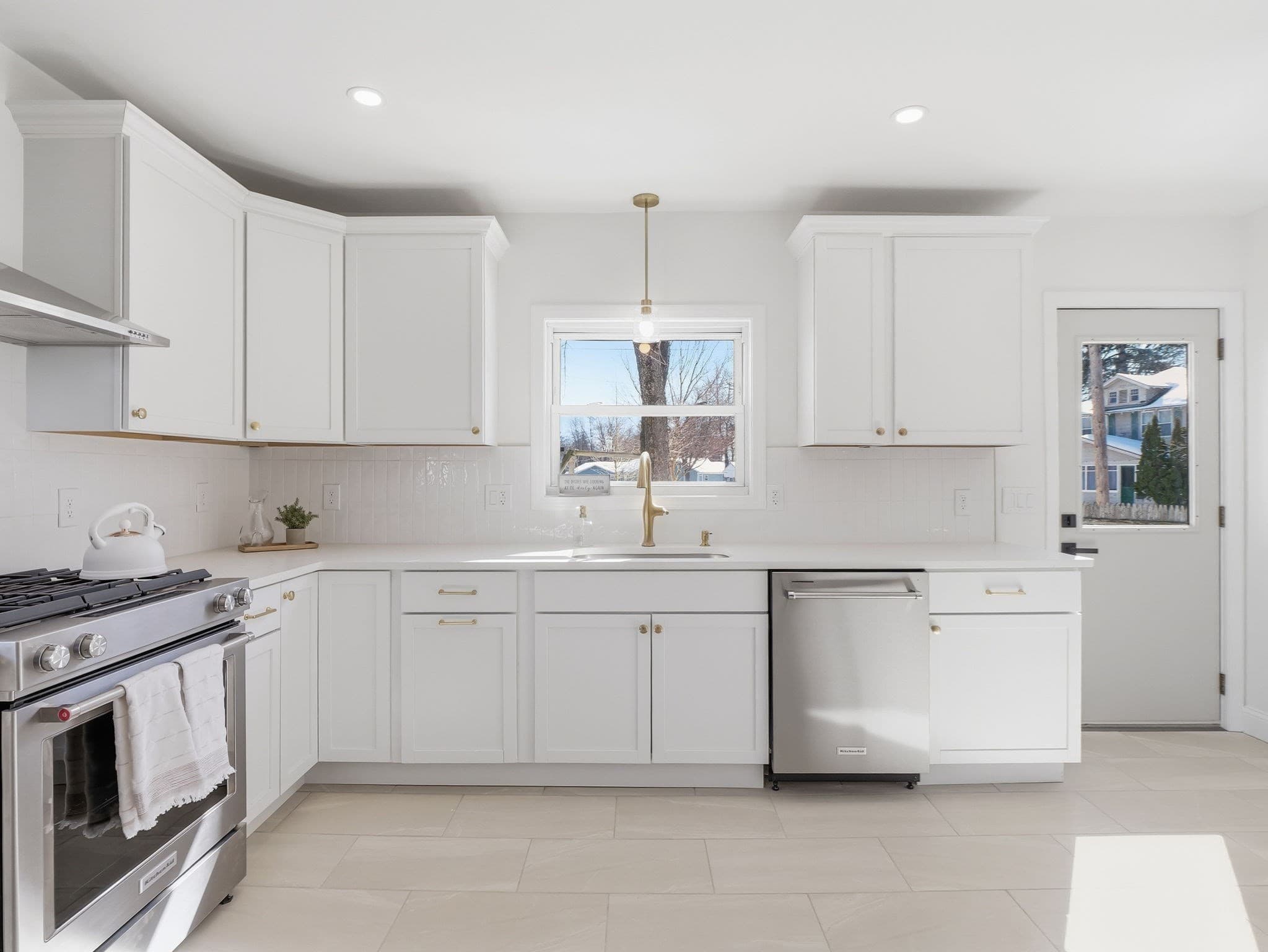 Single Family Residence at 47 Hale St, Leominster MA 01453, photo 11 of 34