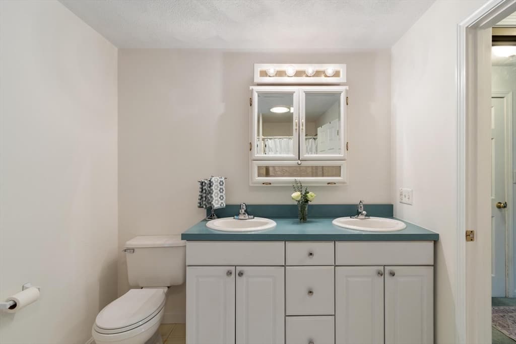 Single Family Residence at 14 Millers Farm Road, Billerica MA 01821, photo 23 of 36