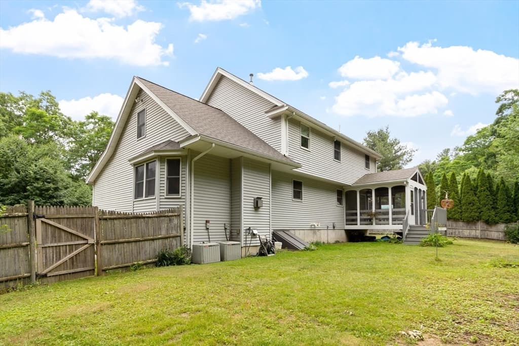 Single Family Residence at 14 Millers Farm Road, Billerica MA 01821, photo 5 of 36