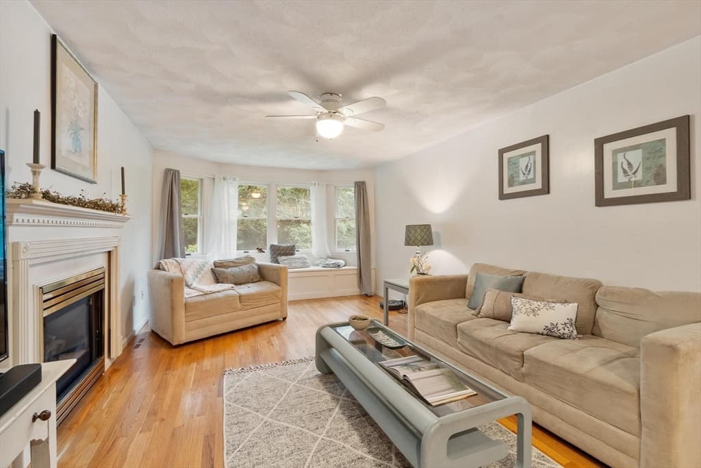 Single Family Residence at 14 Millers Farm Road, Billerica MA 01821, photo 9 of 36