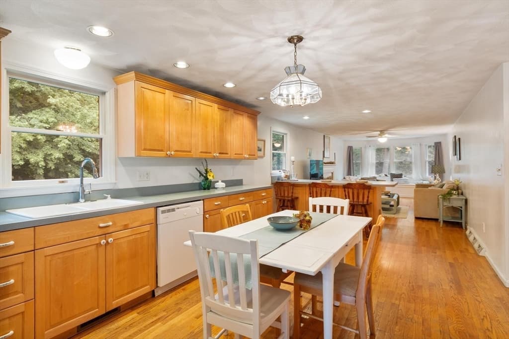 Single Family Residence at 14 Millers Farm Road, Billerica MA 01821, photo 14 of 36