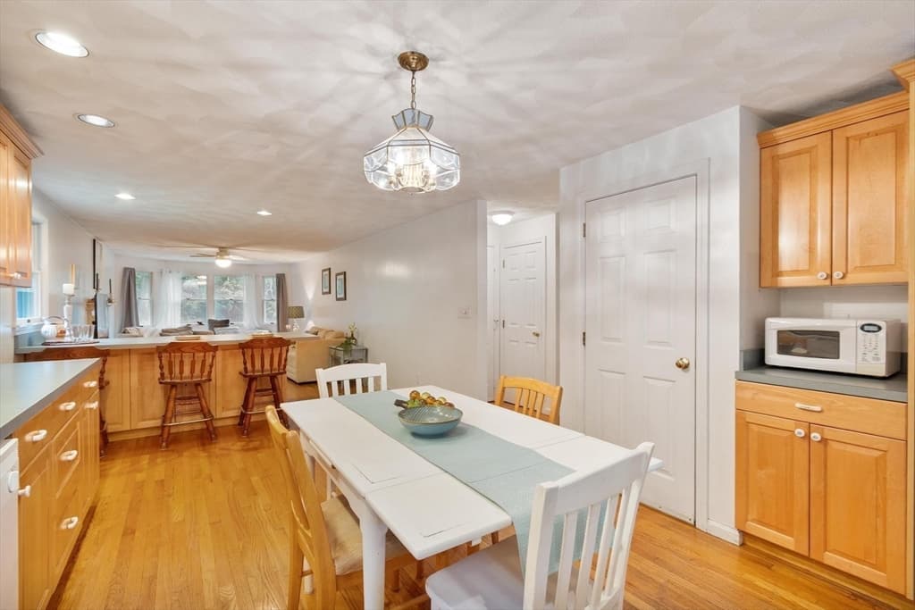 Single Family Residence at 14 Millers Farm Road, Billerica MA 01821, photo 15 of 36