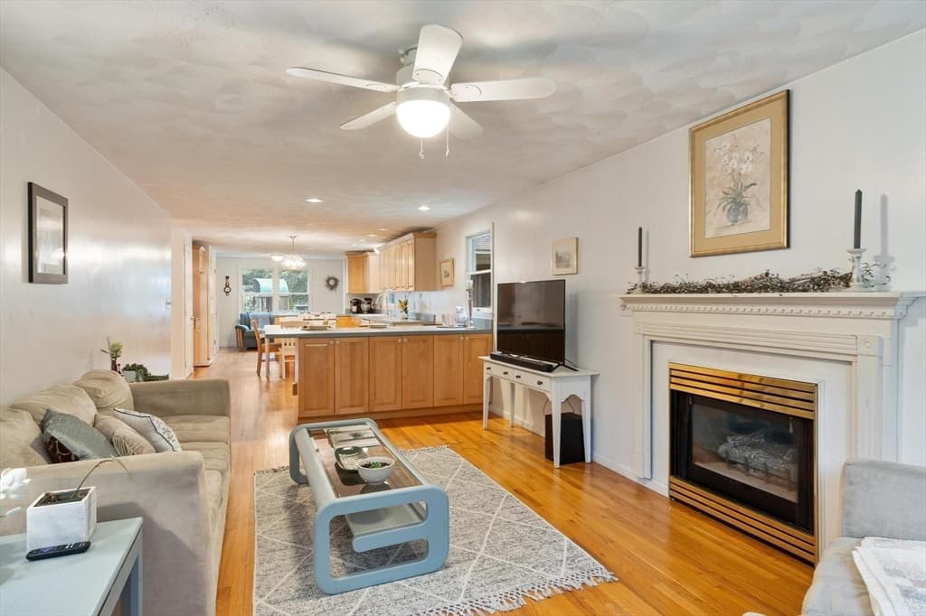 Single Family Residence at 14 Millers Farm Road, Billerica MA 01821, photo 11 of 36