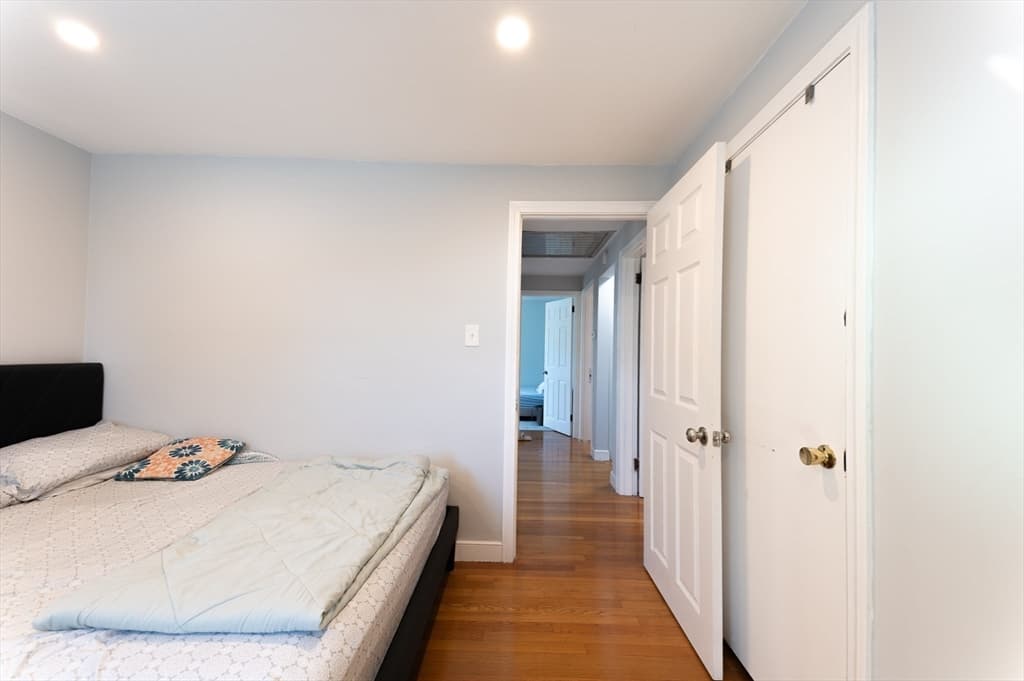 Single Family Residence at 37 Maple Ave, Woburn MA 01801, Woburn, photo 7 of 38