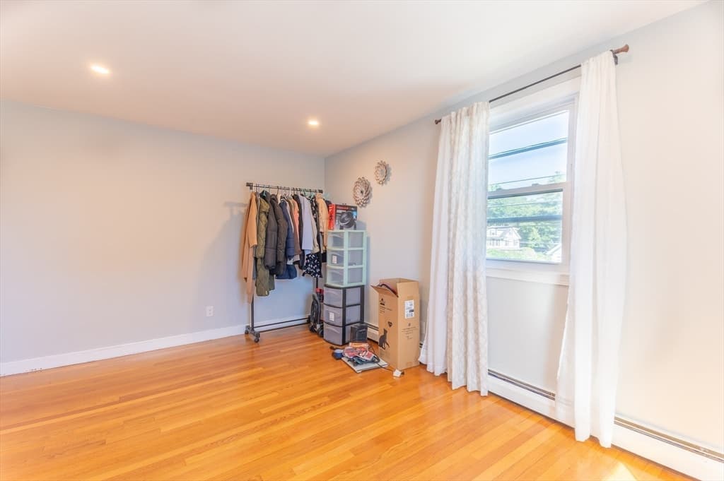 Single Family Residence at 37 Maple Ave, Woburn MA 01801, Woburn, photo 5 of 38