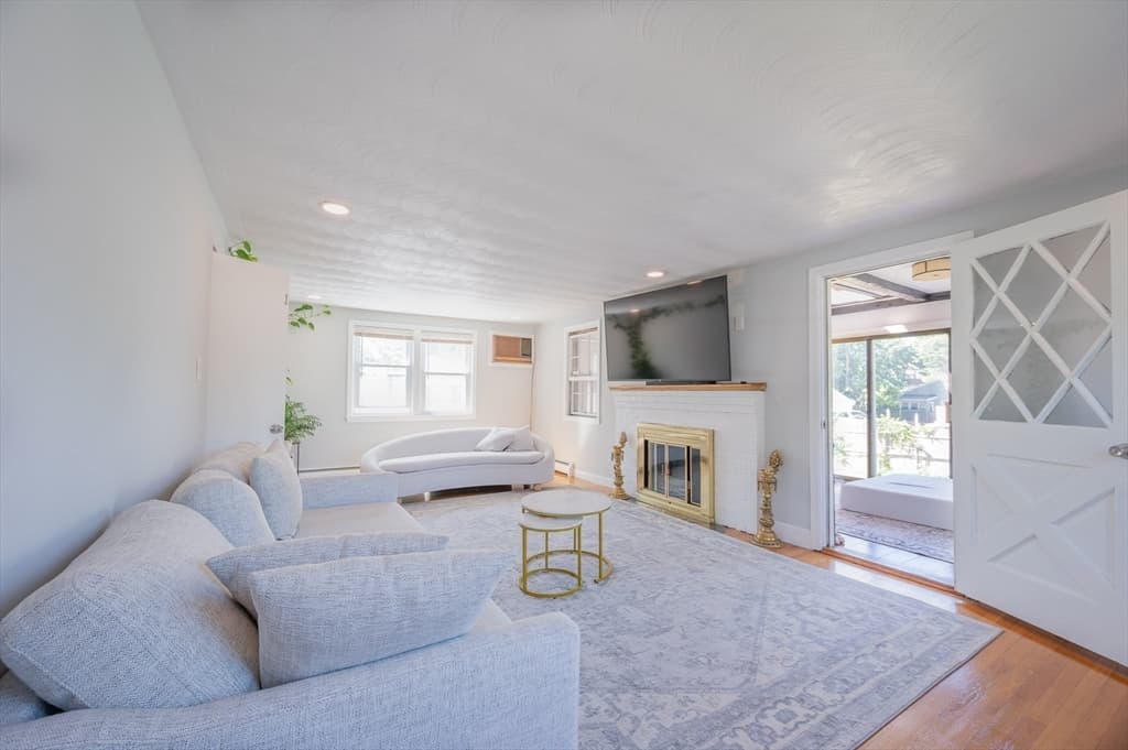 Single Family Residence at 37 Maple Ave, Woburn MA 01801, Woburn, photo 18 of 38