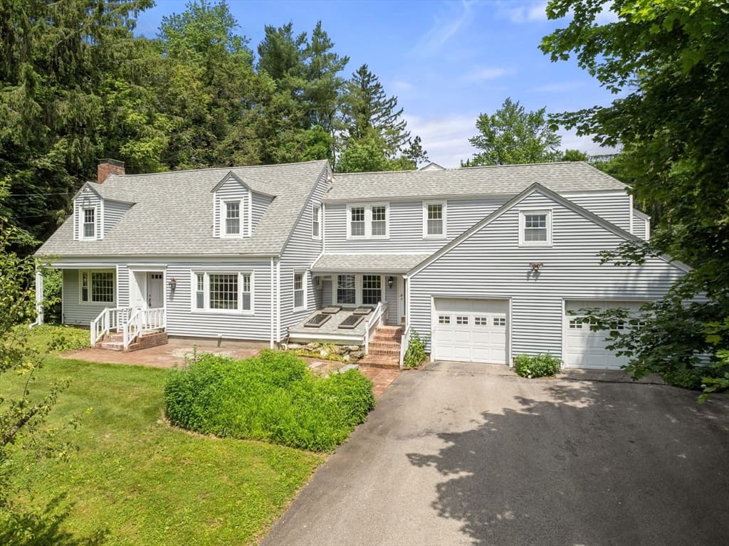 Single Family Residence at 6 Newton Place, Sturbridge MA 01566, Sturbridge, photo 3 of 34