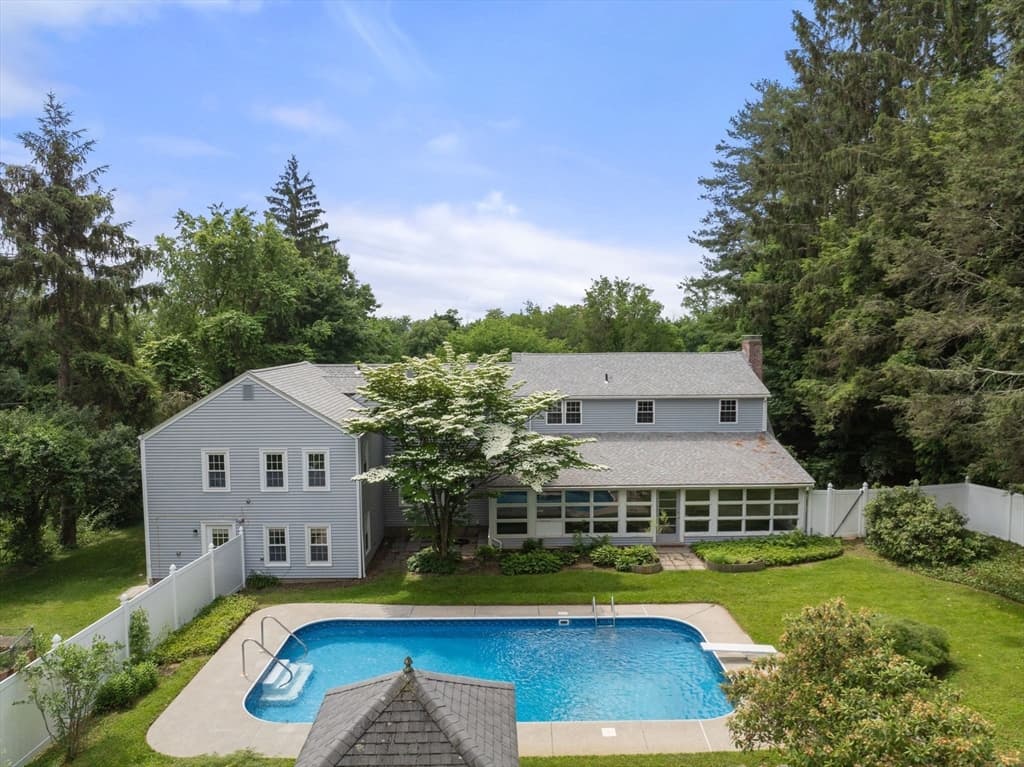 Single Family Residence at 6 Newton Place, Sturbridge MA 01566, Sturbridge, photo 5 of 34