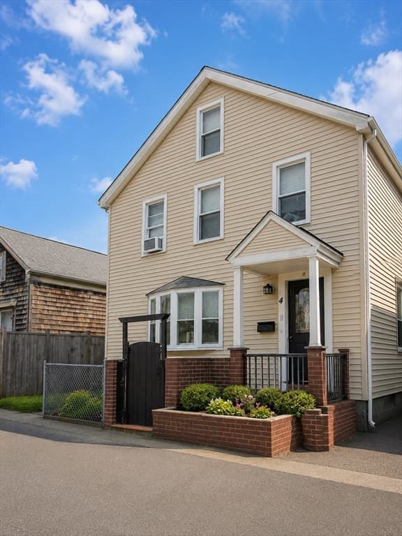 4 Linden Ct, New Bedford MA 02740