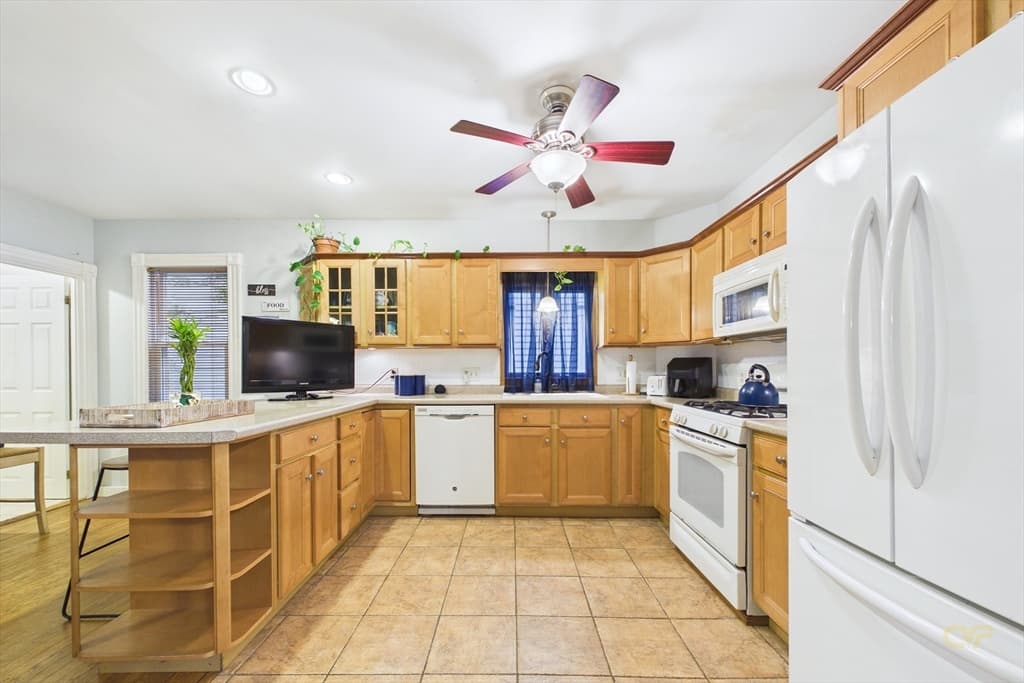 551 Union St, New Bedford MA 02740 photo 9