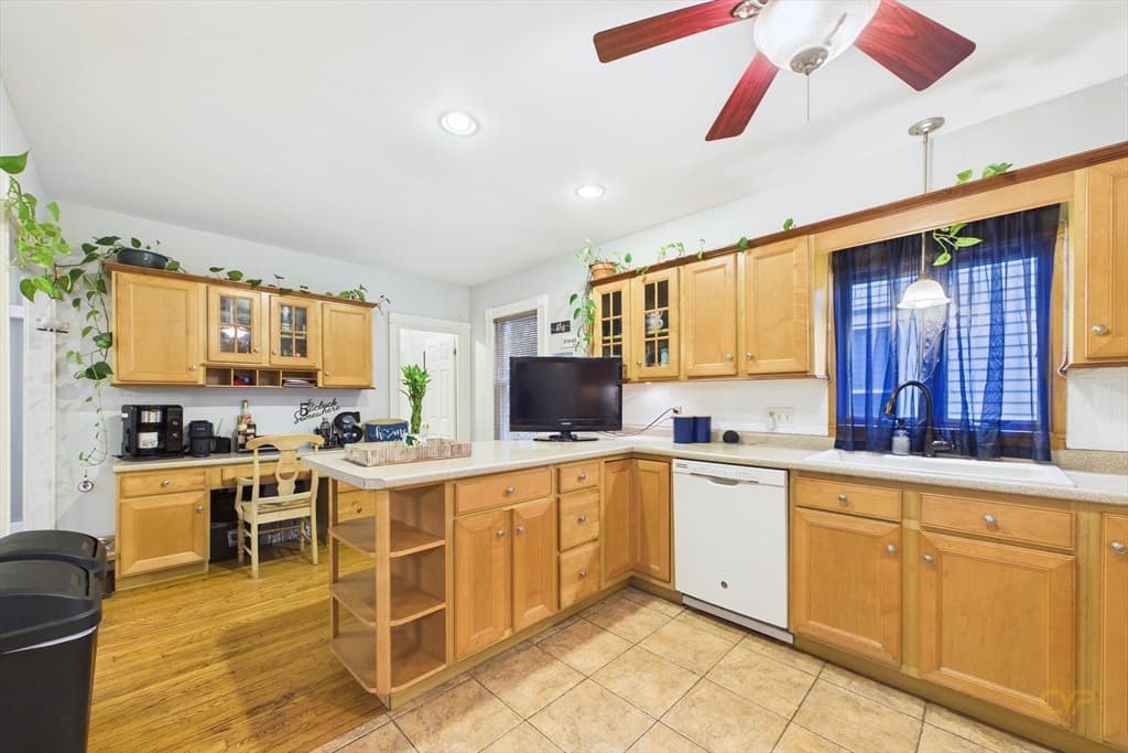 551 Union St, New Bedford MA 02740 photo 11