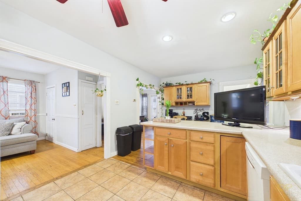 551 Union St, New Bedford MA 02740 photo 8