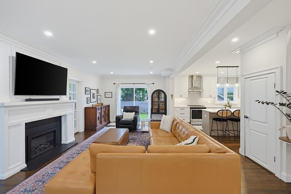 1343 Quincy Shore Dr, Quincy MA 02169 photo 2